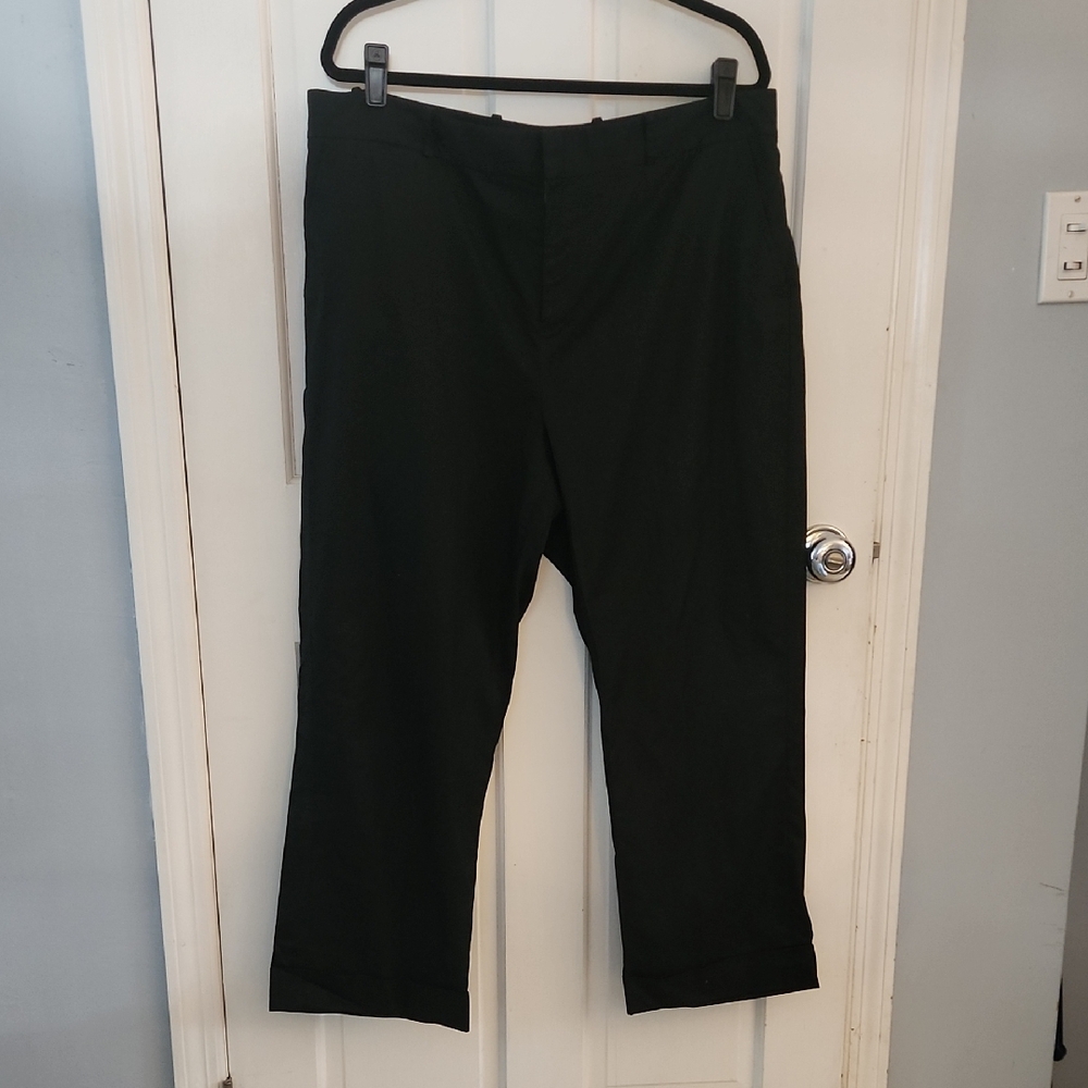 Woman's Black Cropped Pants